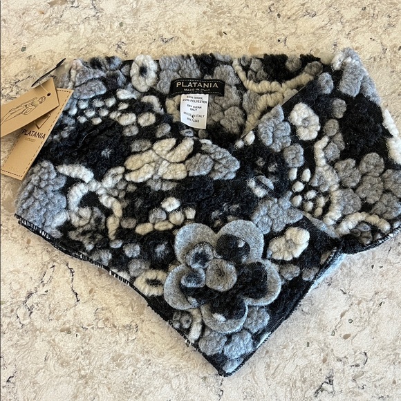Women’s Platania Cowl Scarf, Textured Black & Gray Floral, NEW! - Picture 1 of 5